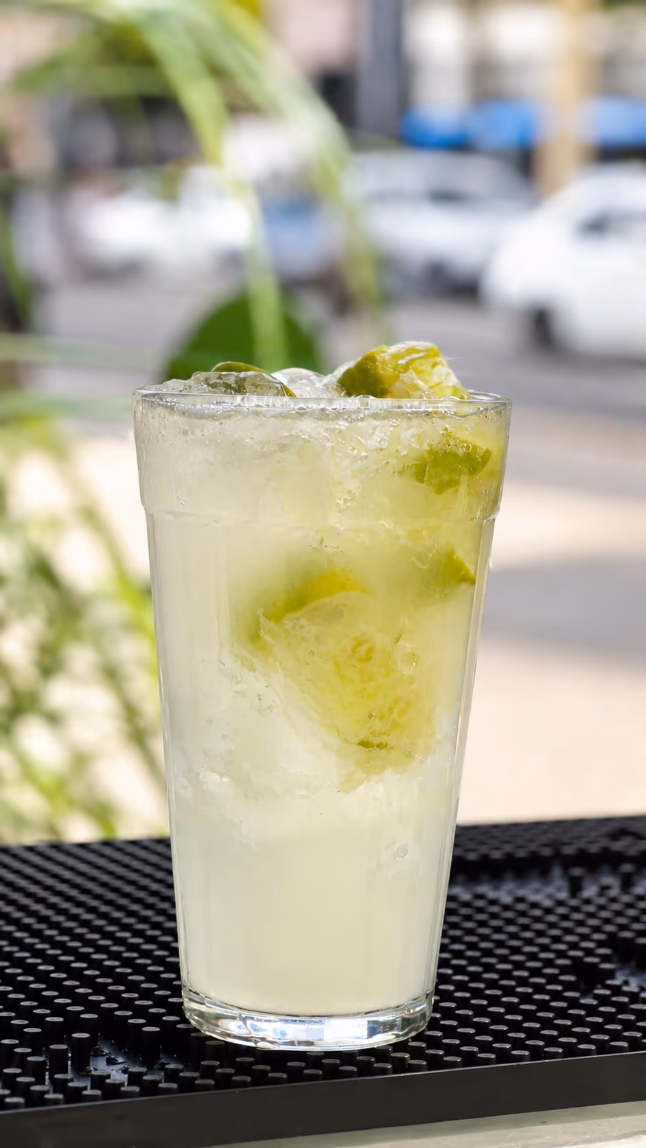 Caipirinha prepared at the Mar de Copa bar